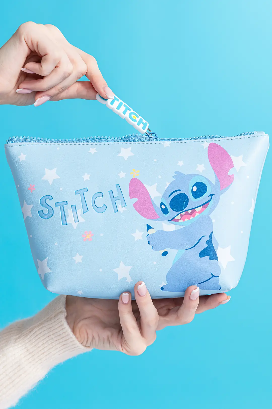 Disney Lisanslı Stitch Beşgen Kozmetik Çantası 26 Cm – Fermuarlı PVC Tasarım
